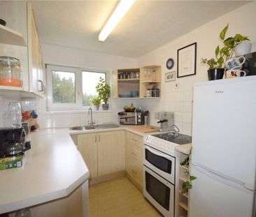 2 Bedroom Flat / Apartment - Lansdowne Avenue, Winchester - Photo 5