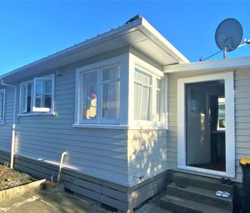 Bright Family Home - Photo 2