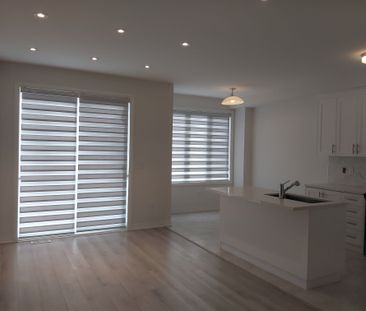 For Lease - 107 Schmeltzer Crescent, Richmond Hill, Ontario - Photo 2