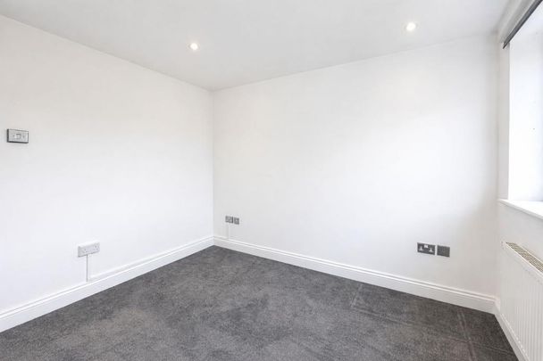 5 bedroom mews to rent - Photo 1