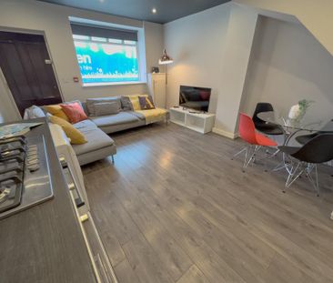 6 bedroom semi-detached house to rent - Photo 2