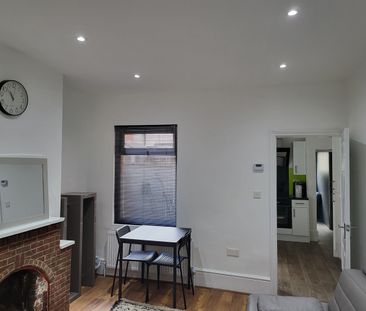 1 Bed Flat, Salisbury Road, RG30 - Photo 2