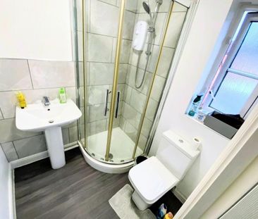 3 bedroom semi-detached house to rent - Photo 5