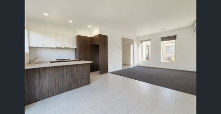 2/1 Walnut Way, Pakenham, Vic 3810 - Photo 3