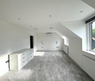 The Stables, Allum Lane, Elstree - Photo 4
