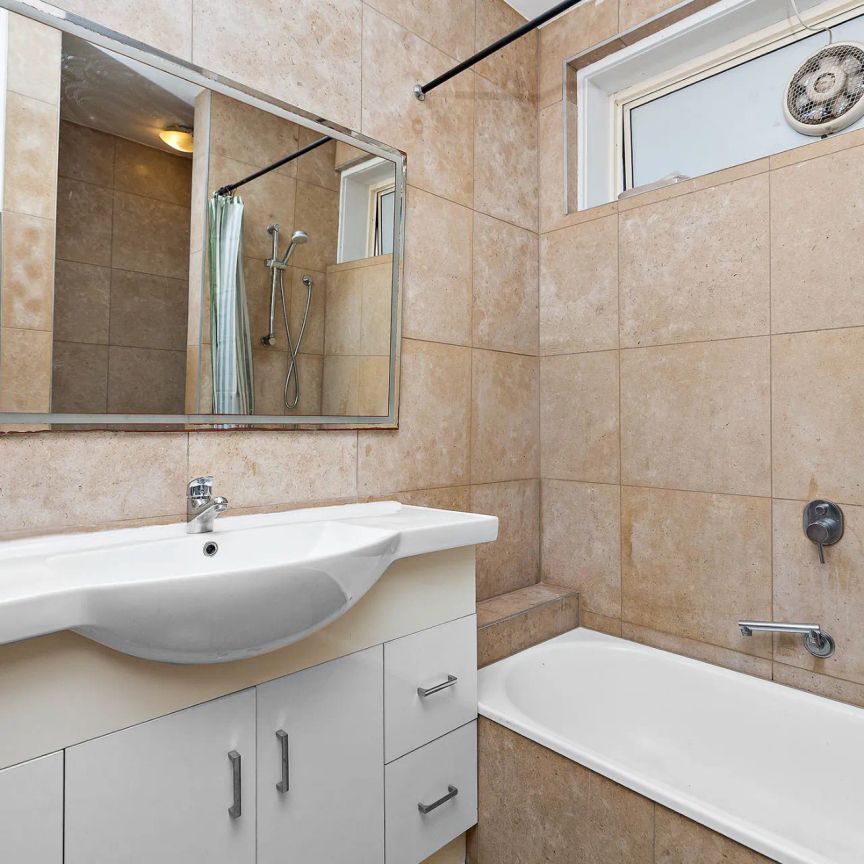Light-Filled, Ground Floor Apartment in a Prime Lifestyle Location - Photo 1