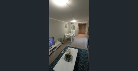 Modern One Bedroom Apartment - Photo 2