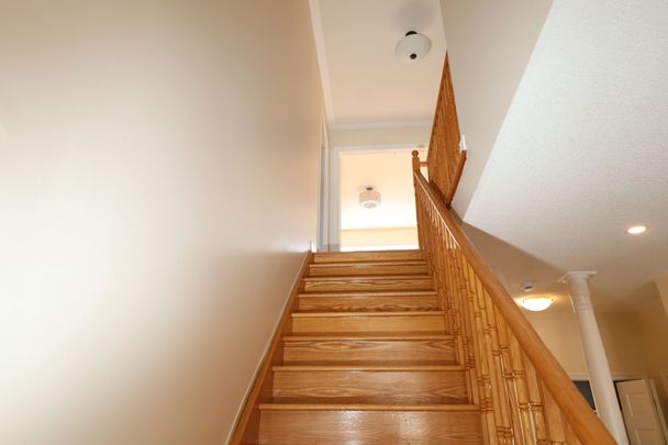 For Lease - 41 Chelton Dr Drive, Richmond Hill, Ontario - Photo 1