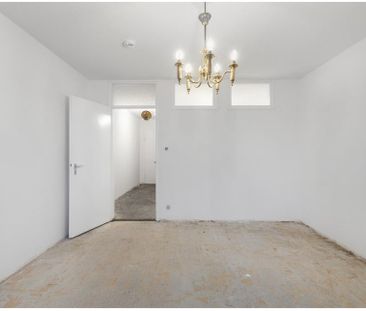 Komplett möblierte und sanierte 1-Zimmer Wohnung im 4. OG mit Aufzu... - Photo 1