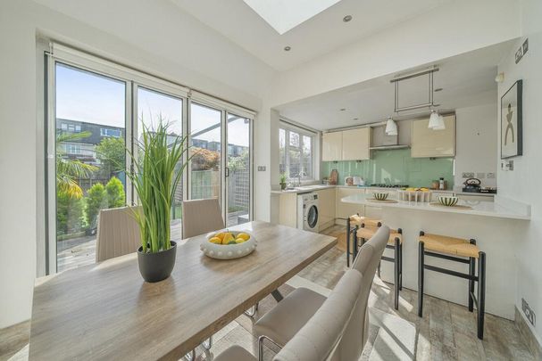 5 bedroom end of terrace house to rent - Photo 1