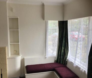 Spacious one bed unit - Photo 4