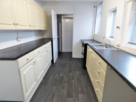 3 bedroom terraced house to rent - Photo 5