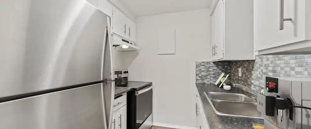 Towns on Burns — 3 Bedroom - Photo 1