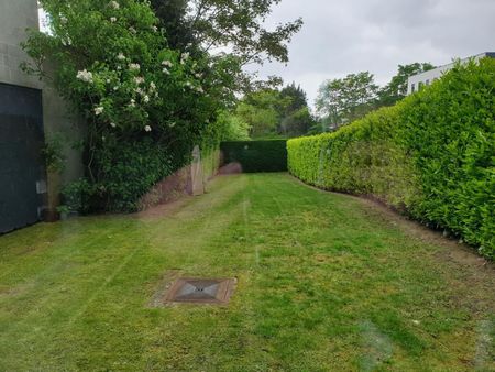 Volledig gemeubeld appartement op het gelijkvloers met privé tuin en terras, in het centrum van Zaventem. - Foto 4