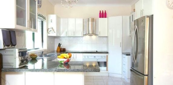 Thornleigh - Photo 2