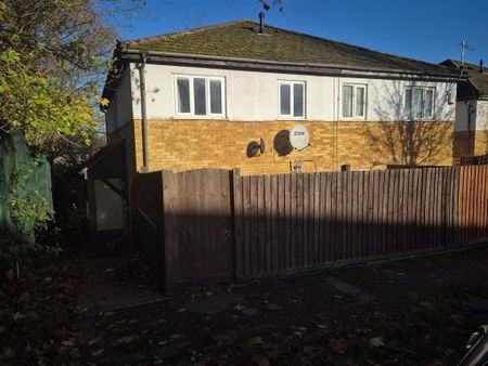 2 bedroom semi-detached house to rent - Photo 4