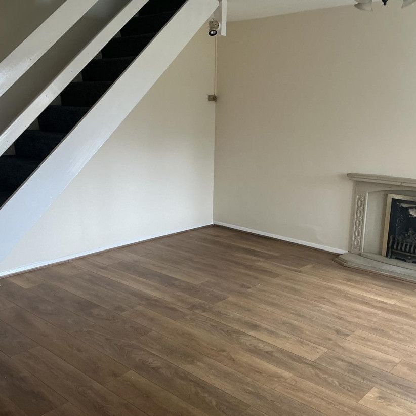 3 bedroom house - end terrace to rent - Photo 1