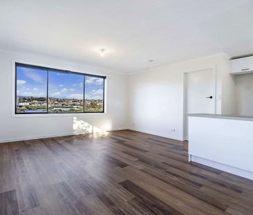 Refurbished Apartment with Stunning Views - Photo 5