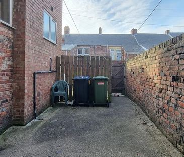2 bedroom ground floor flat to rent - Photo 1