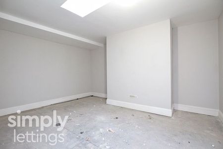 4 Bed property for rent - Photo 4