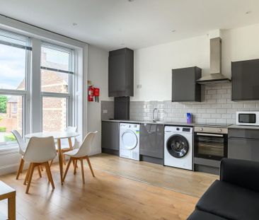 3 bedroom flat to rent - Photo 1