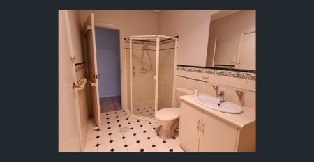 Welcoming three-bedroom home in the heart of Renown Park - Photo 4