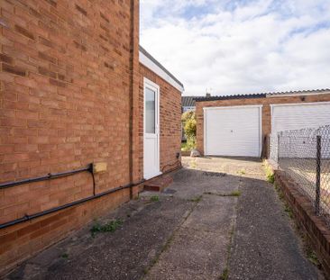 3 bedroom semi-detached house to rent - Photo 2