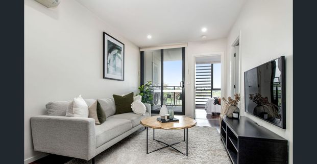 Beautiful Apartment Located in the Heart of Nunawading! - Photo 1