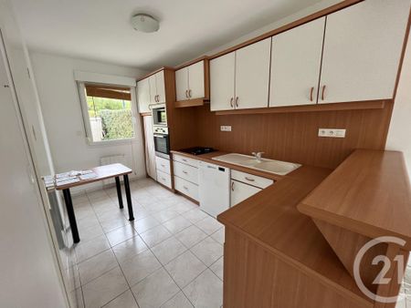 Location Maison 4 pièces 75m² JULLOUVILLE 50610 - Photo 4