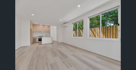 Brand New Modern Townhouse | Only 5km from the CBD | Small Complex! - Photo 2