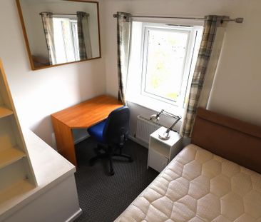 4 bedroom semi-detached house to rent - Photo 2