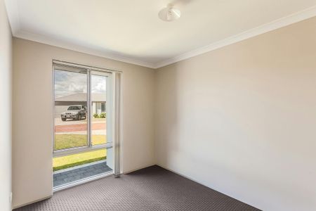 BEST KEPT SECRET IN SECRET HARBOUR ! - Photo 4