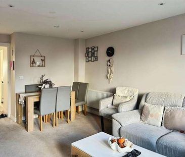 Eltham Avenue, Cippenham, SL1 - Photo 3