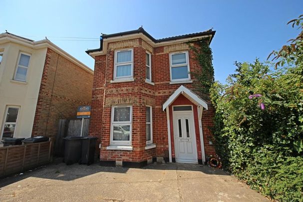 4 bedroom detached house to rent - Photo 1