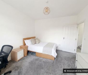 3 bedroom flat to rent - Photo 5