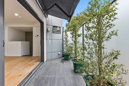 Stylish 2-Bedroom Townhouse Living in Central Oakleigh - Photo 5