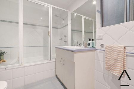 Modern One Bedroom Apartment in Vibrant Manly - Your Perfect Retreat! - Photo 5