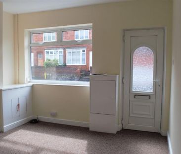 2 bedroom end of terrace house to rent - Photo 3