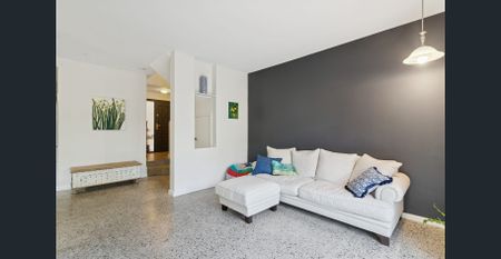 Charming 3 Bedroom Home in Prime Peppermint Grove Location! - Photo 3