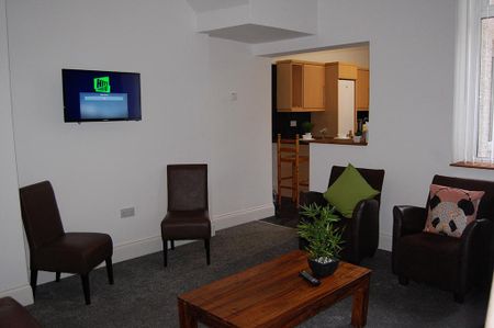 6 bedroom terraced house to rent - Photo 2
