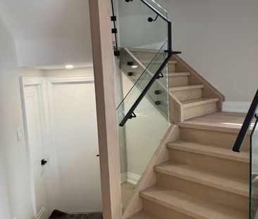 For Lease - 5316 Russell View Road Unit# Main, Mississauga, Ontario - Photo 3