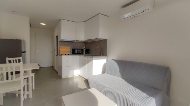 LA LONDE LES MAURES STUDIO LOCATION MEUBLEE A L'ANNEE - Photo 1