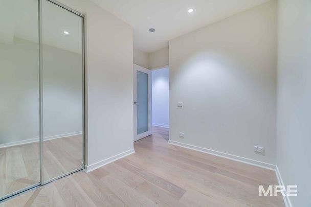 Amazing location with CBD views - Photo 1