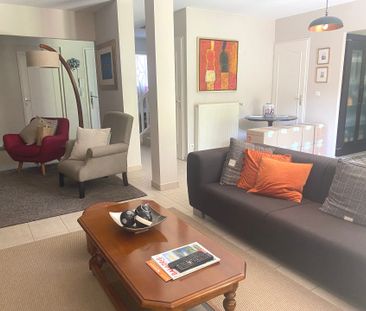 Location Maison 6 pièces 146m² STE FOY LES LYON 69110 - Photo 3