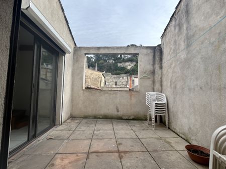 SOMMIERES Centre Piéton - Appartement T2 de 70 m² en duplex au dernier étage avec terrasse - Photo 4