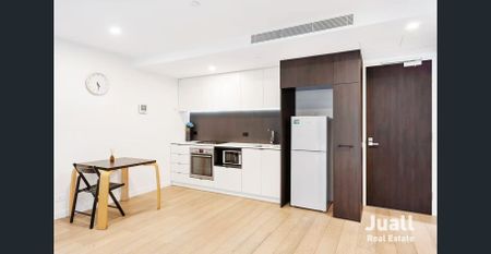 Stylish One-Bedroom Apartment with Private Balcony and Modern Interiors - Photo 3