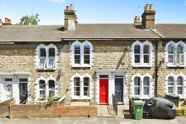 4 bedroom terraced house to rent - Photo 1