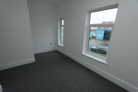 3 bedroom terraced house to rent - Photo 5