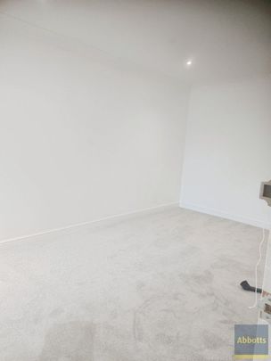 LAINDON, BASILDON - Photo 1