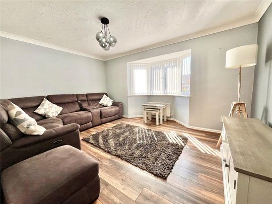 4 bedroom detached house to rent - Photo 1